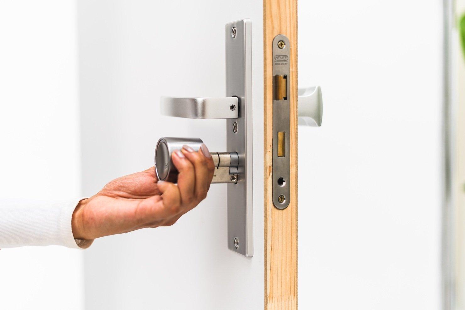 Bold SX-43 Smart Cylinder Door Lock Image in Door