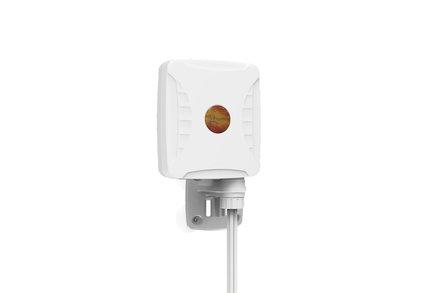Poynting XPOL-1-5G 4x4 Antenna Front Image